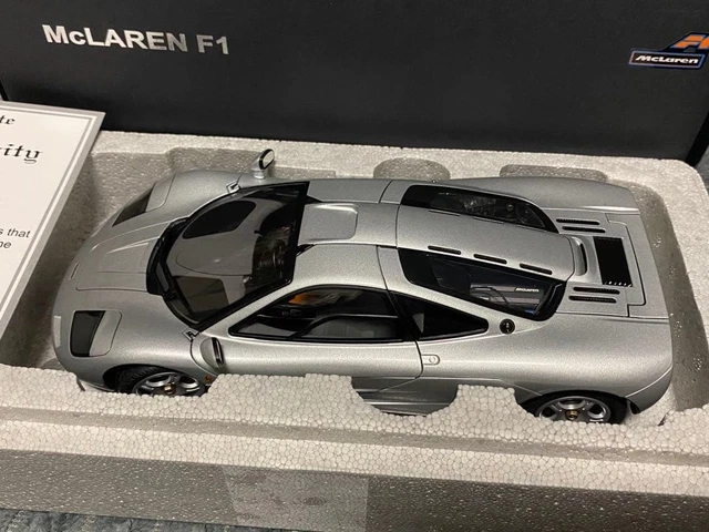 MCLAREN F1 DE 1993 gris argent silver 1/24 MAISTO voiture miniature d collection EUR 10,00 - FR