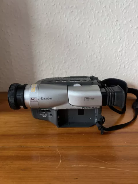 Canon UC8000 440x Digital Zoom 8mm Video Camera