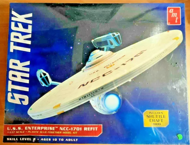 Star Trek U.S.S: Enterprise NCC-1701 REFIT with shuttle Craft AMT scala 1:1537