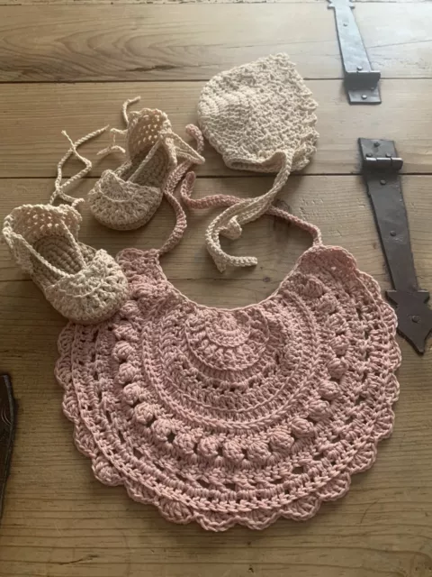 Conjunto Bebe Patucos Babero Gorro Capota 0/3 Meses Hecho A Mano Rosa Beige