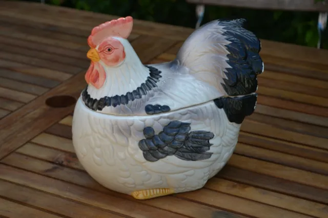 Emmaus Bradford - Vintage brown chicken in a basket ceramic egg holder £10