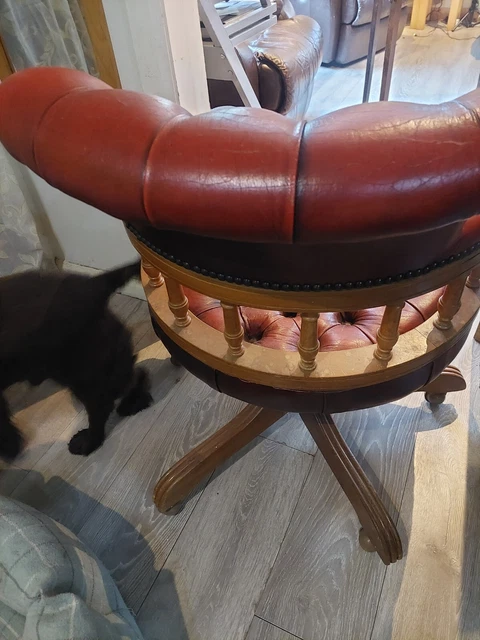 Hillcrest Chesterfield Revolving Captain's Swivel Chair Adjustable Height 3