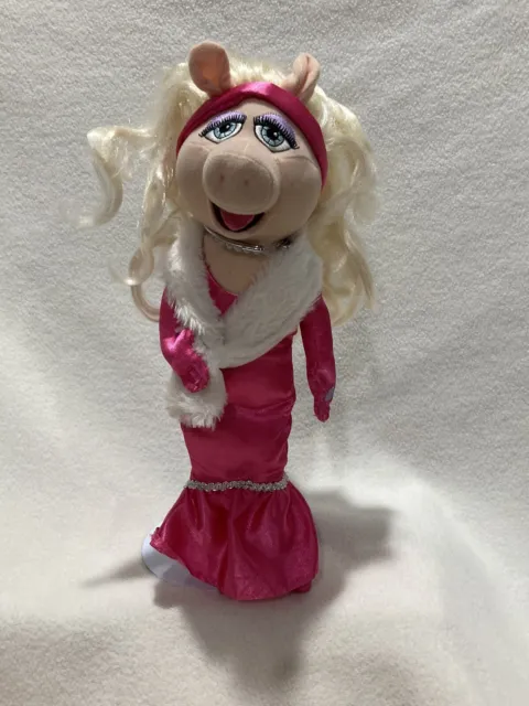 Disney Store Muppets Most Wanted Miss Piggy Pink Dress Hollywood Gown Plush Doll