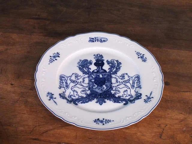 Piatto antico in porcellana di Arras firmato Topino Stemma Araldico Decorazioni