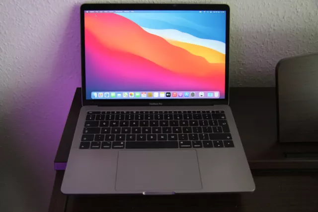 Apple MacBook Pro 2017,  13 Zoll (128GB SSD, Intel Core i5, 16GB)