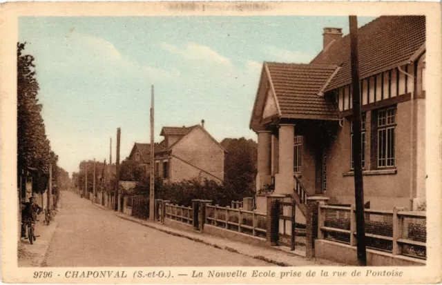 CPA CHAPONVAL - La Nouvelle École taken from the rue de PONTOISE (107741)