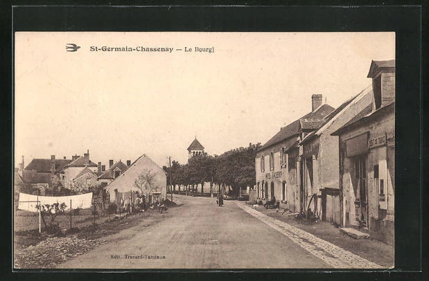 CPA St-Germain-Chassenay, Le Bourg, Rue et Magasins
