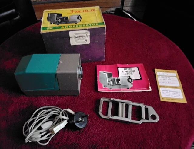 Ancien projecteur de diapositives URSS soviétique FED