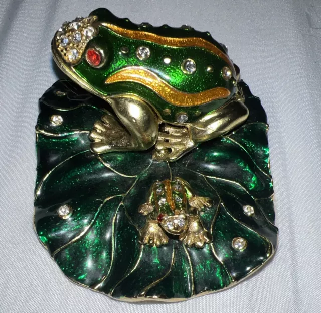 Jeweled Encrusted Frog on Enameled Lily Pad Hinged Trinket Box Missing Eye