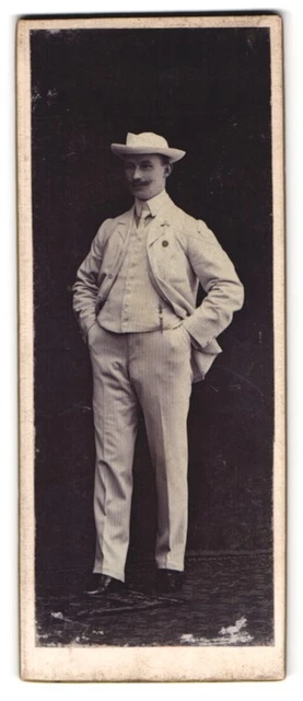 Fotografie unbekannter Fotograf und Ort, Portrait stattlicher junger Mann mit H