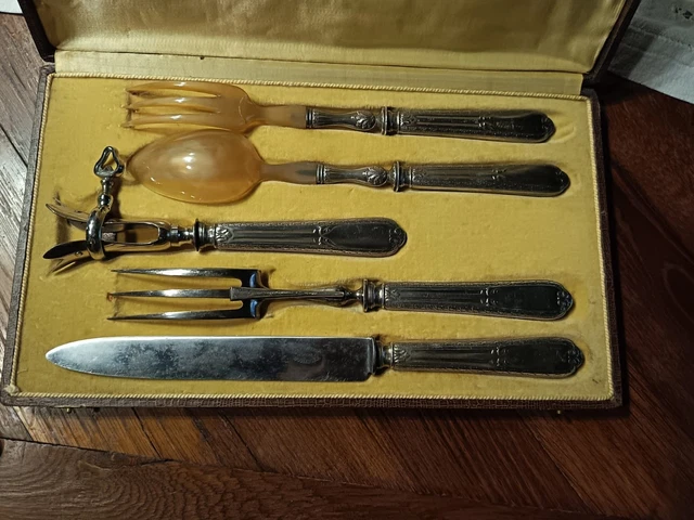 Ensemble couteaux et fourchettes à poisson en métal argenté