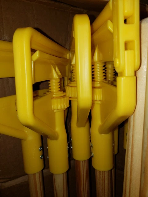 Case of 12 Rubbermaid Commercial Invader Side-Gate Wood Wet-Mop Handle (RCPH116)