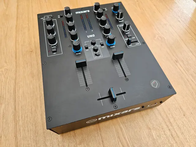 Mixars Uno 2 - channel DJ mixer