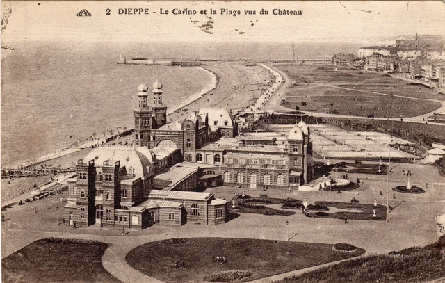 Dieppe - Le casino et la plage vus du château - Jetée