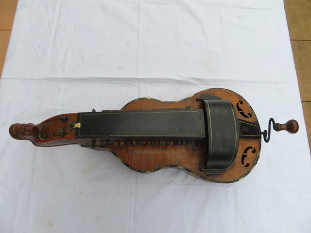 Vielle à roue très ancienne , old Hurdy gurdy , à restaurer.