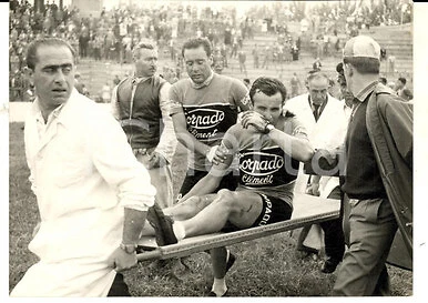 1961 CICLISMO GIRO D'ITALIA 3^ Tappa Cleto MAULE dopo la caduta *Foto
