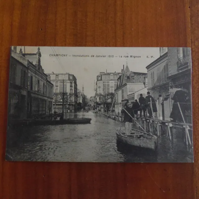 CPA 94  CHAMPGNY  inondations de Janvier 1910 la rue Mignon