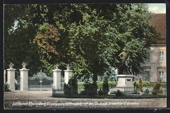 AK Rheinsberg, Eingang zum Schloßpark mit Denkmal Friedrichs des Großen