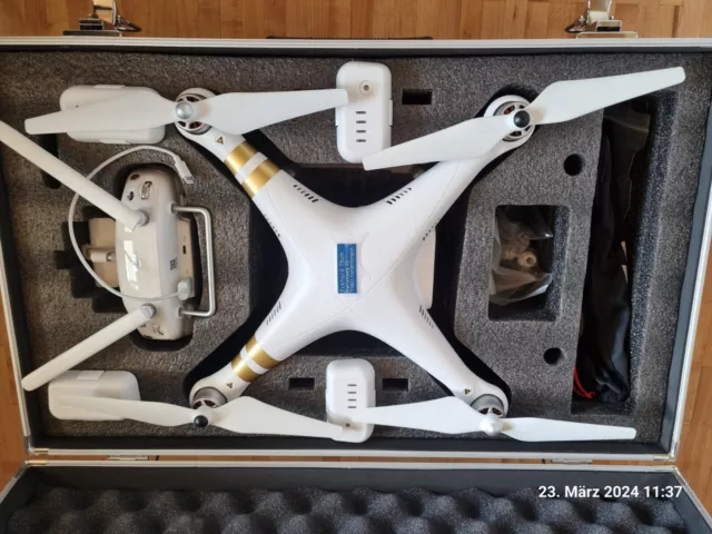 DJI Phantom III Professional Quadkopter mit 4K Kamera inklusive iPad mini 4