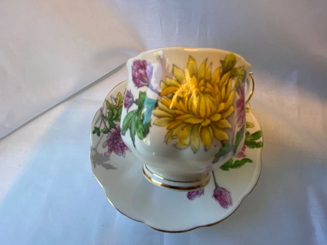 Royal Albert Flower Of The Month Series - Chrysanthemum. #11 Royal Albert Flower Of The Month Series - Chrysanthemum. #11