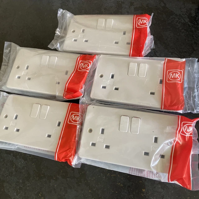 MK K2747WHI LOGIC Plus Double Switched Socket 2 gang 13 amp White Pack ...