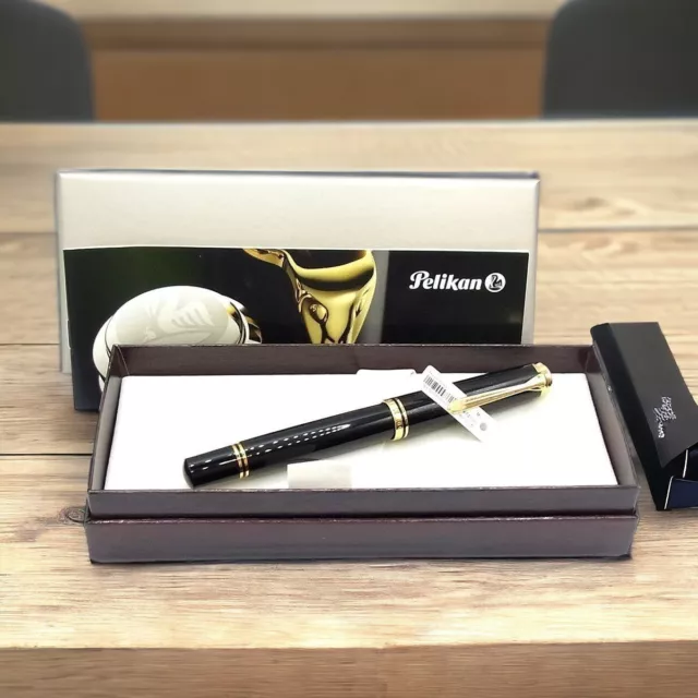 Pelikan Souveran M800 Black & Gold 18C Fountain Pen M Nib With Box Unused