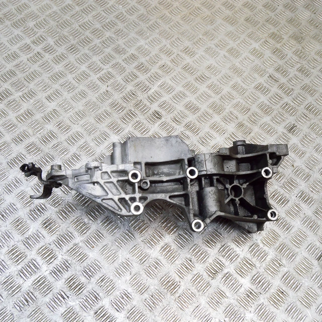 Support de générateur d'alternateur AUDI A5 8T3 03L903143R 03L903139R 2.0D 2015