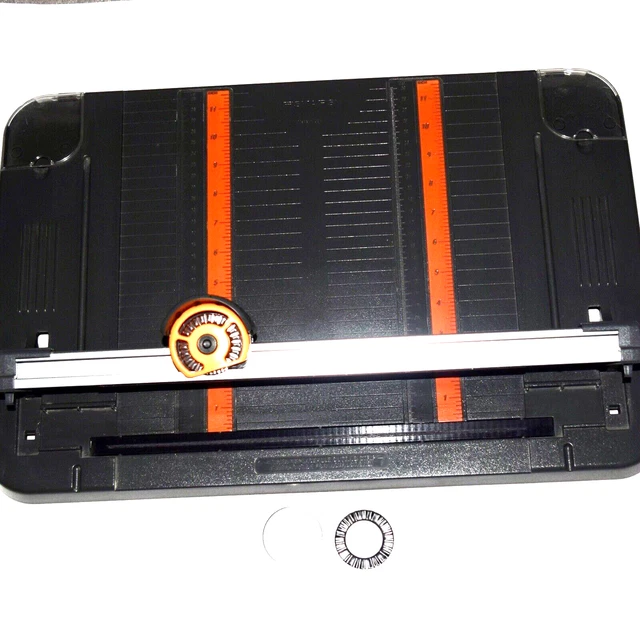 Portable FISKARS Cutting Board/Paper Trimmer & 3 Blades Pre-used Portable FISKARS Cutting Board/Paper Trimmer & 3 Blades Pre-used