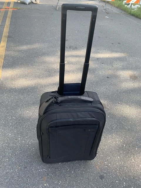 Tumi T-Tech Essential Gear For Your High Tech Lifestyle Carry On Luggage 21”Blac