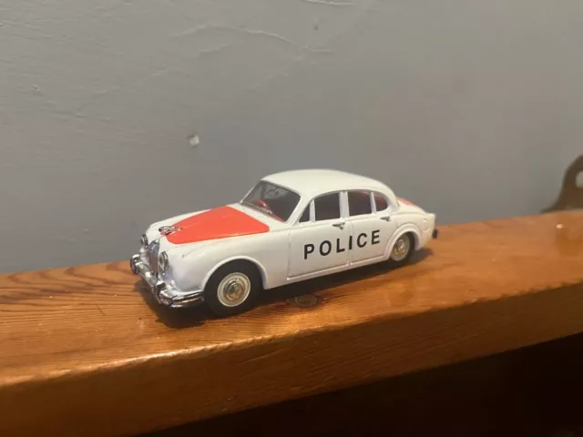 Corgi.classic.jaguar Mk2 Police