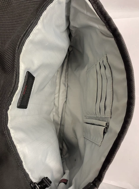 Tumi Alpha Messenger Crossbody Bag Ballistic Nylon 22804DH Black Reg $175 6