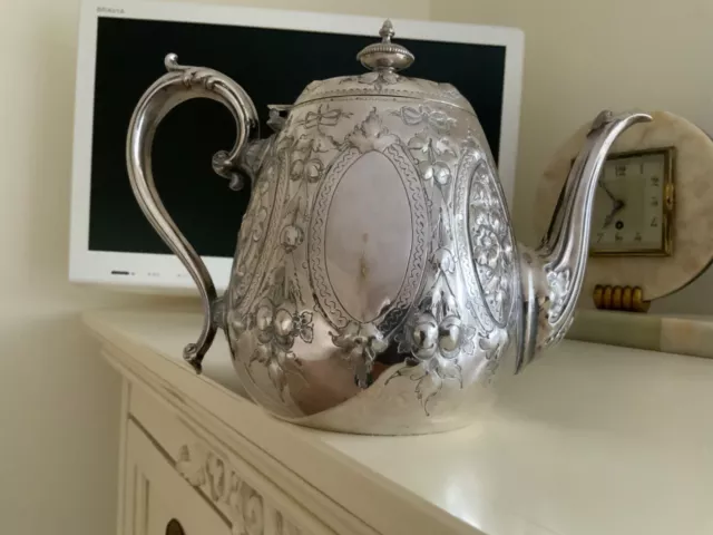 SUPERB PLATED SILVER TEAPOT - QUALITY - Exquisite Design/Vacant Cartouche