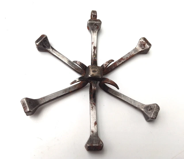 Pendentif Brutaliste Ancien En Clous à Ferrer - Bijou D'Artiste Acier | Occasion Bon État