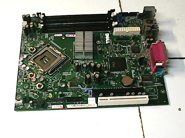 Carte Mère DELL Optiplex 320 - Socket 775 - Réf. CN-0MH651-70821 REV A01