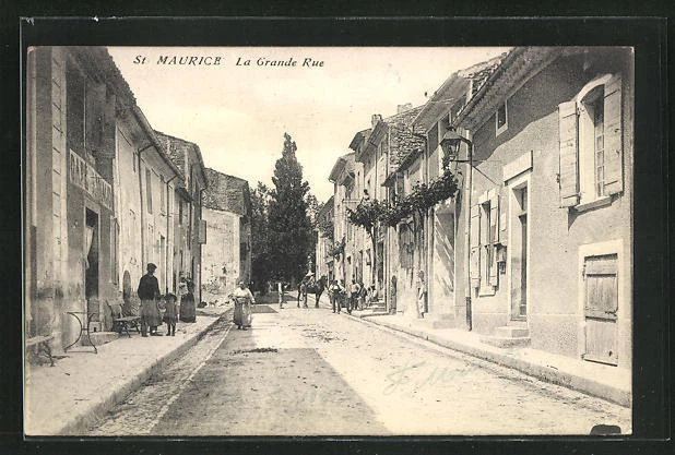 CPA St-Maurice, La Grande Rue, street view with cafe and passers-by