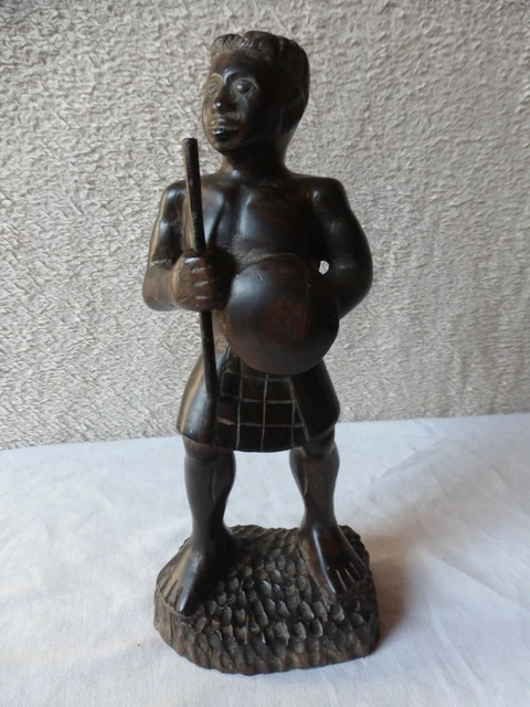 Statuette en ébène, femme à la machette Tchad 🇹🇩 | Découvertes du Monde Statuette en ébène, femme à la machette Tchad 🇹🇩 | Découvertes du Monde