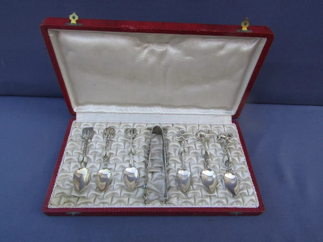 Henri SOUFFLOT : Plat ovale en argent, poinçon Minerve, les bords