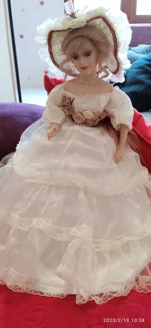 TRES BELLE POUPEE TETE EN BISCUIT SFBJ 9 PARIS