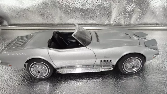 Autoart Millenium 1/18 Chevrolet Corvette 1969 Silver 1/6000 2