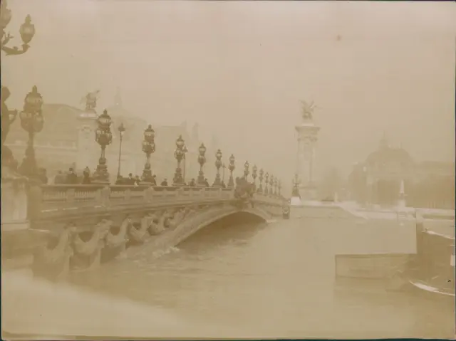 France, Inondations de Paris, Pont Alexandre III, 1910, Vintage silver print Vin