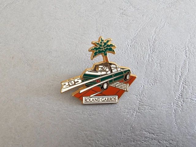 Pin's Tennis / Peugeot 205 – Zamac Signé Hélium Paris – Collection Vintage