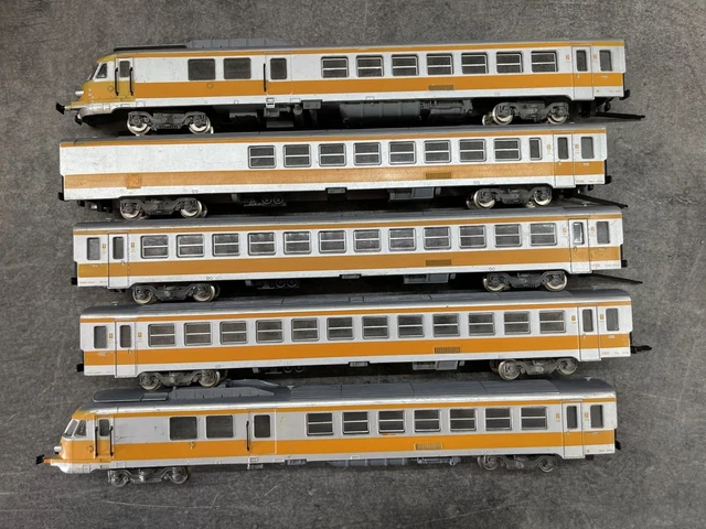 Réf 8949 UN VITRAGE DE LOCOMOTIVE BB 9200 JOUEF TRES BON ETAT HO