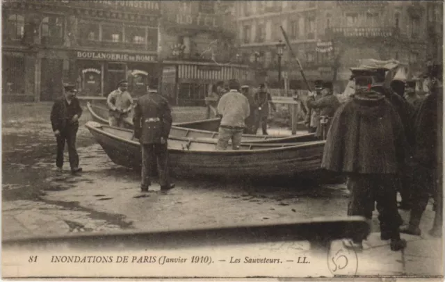 CPA AK Inondation 1900 PARIS Les Sauveteurs FRANCE (990914)
