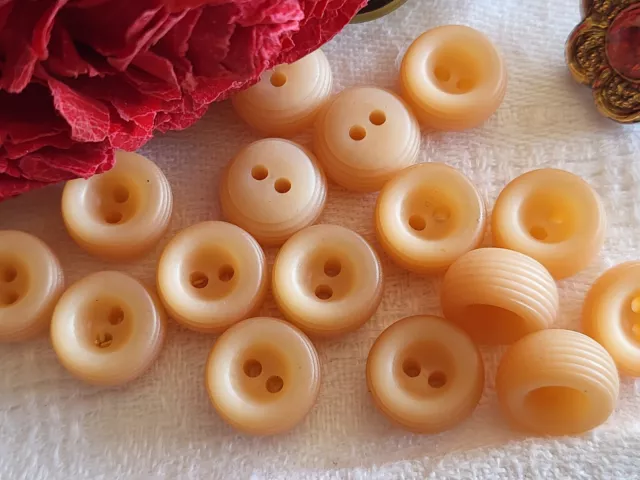 lot 15 MINI boutons vintage PECHE orange clair trous epais 1,1 cm petits ref 654