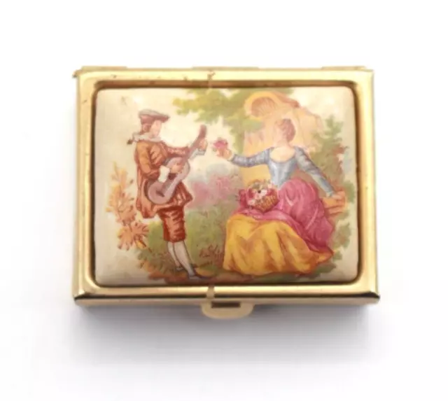 kleine schicke alte Pillendose aus Metall mit Fragonard Motiv