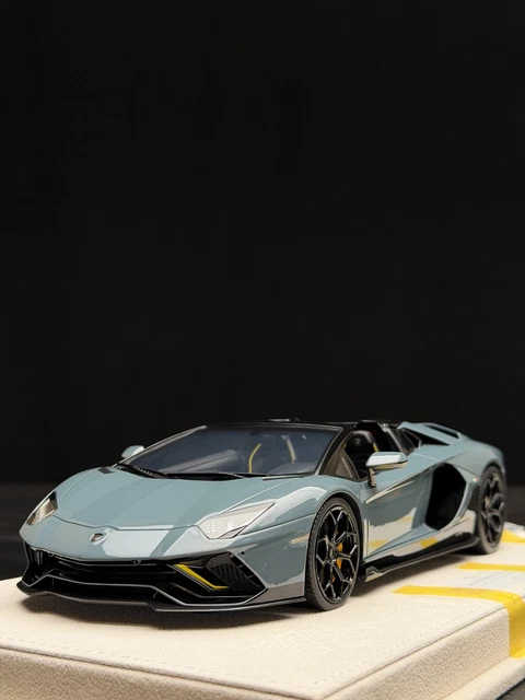 The 1/18 Lamborghini Aventador SVJ Roadster from MR, a review by