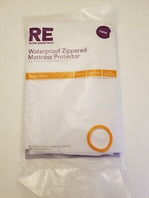 Room Essentials Vinyl Waterproof Zippered Mattress Protector White (Twin) NEW