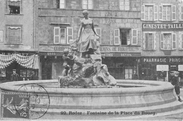 Cpa 12 Rodez Fontaine De La Place Du Bourg