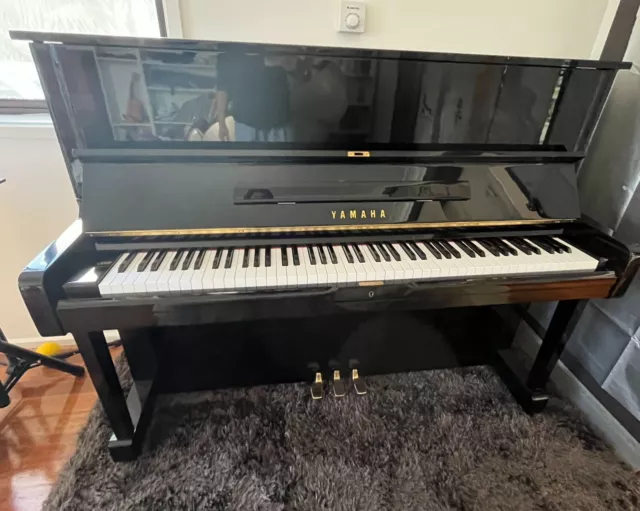 Yamaha Upright Piano With Stool  U1G  SN 1287367