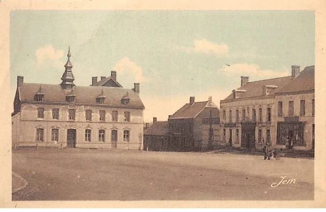 59 - CATILLON SUR SAMBRE - SAN32271 - La Place et la Mairie